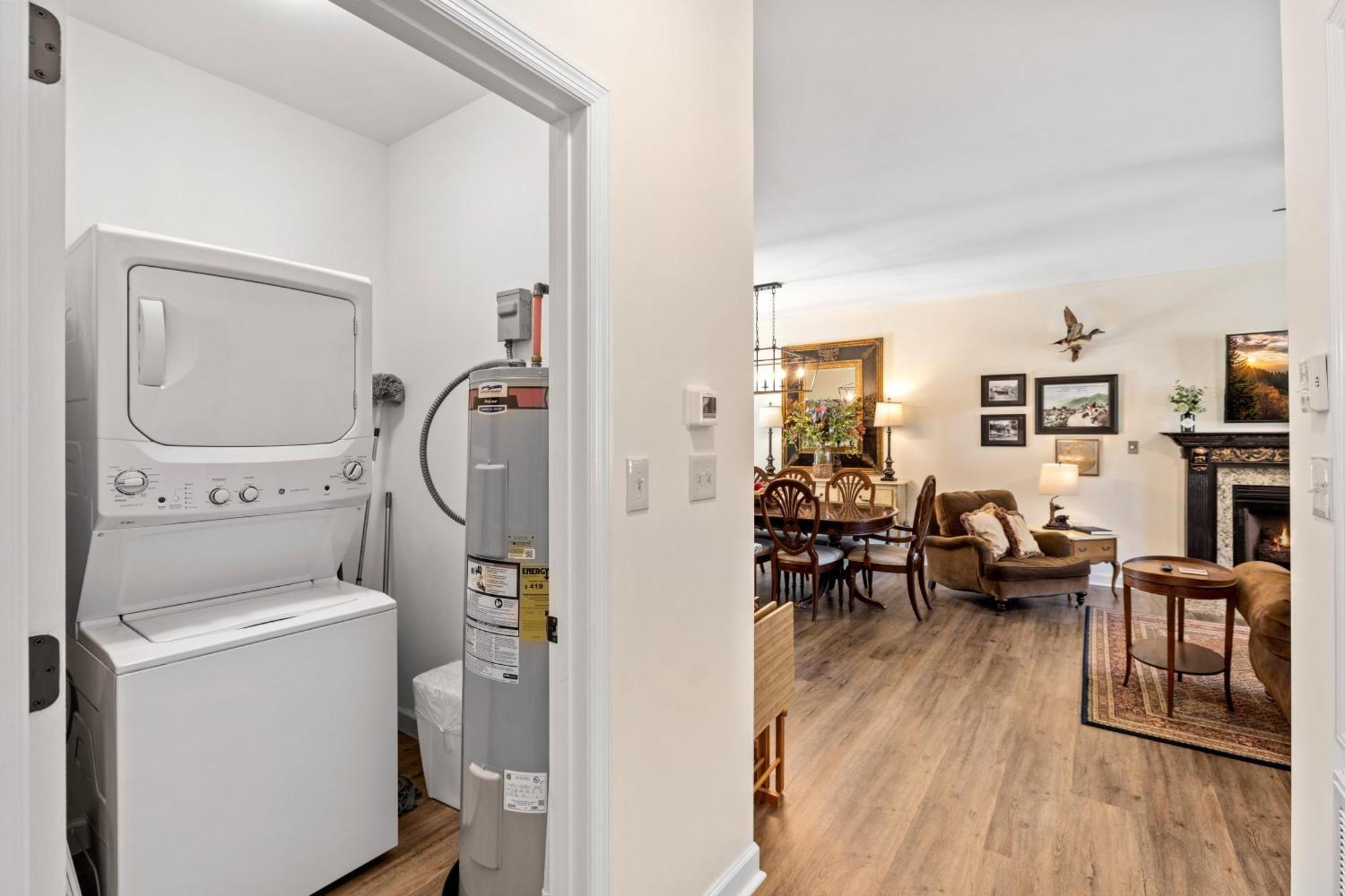 Bear Pass Is A 3 Bed 2 Bath Craftsman Style Home Located Within Walking Distance To Dt ガトリンバーグ エクステリア 写真